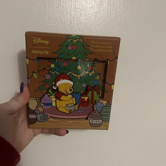 Loungefly Winnie The Pooh Christmas Honey Limited Edition 1400 Sliding Pin New - Picture 1 of 9